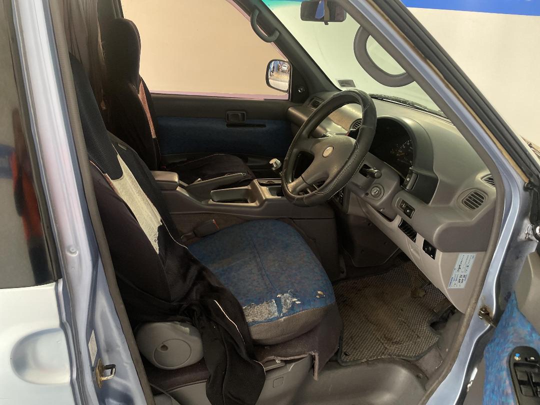 Photo '14' of Nissan Serena FX