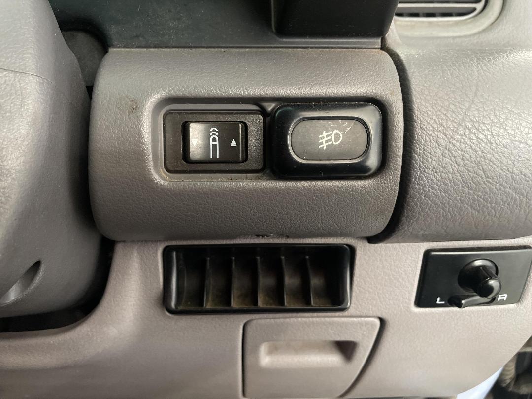 Photo '21' of Nissan Serena FX