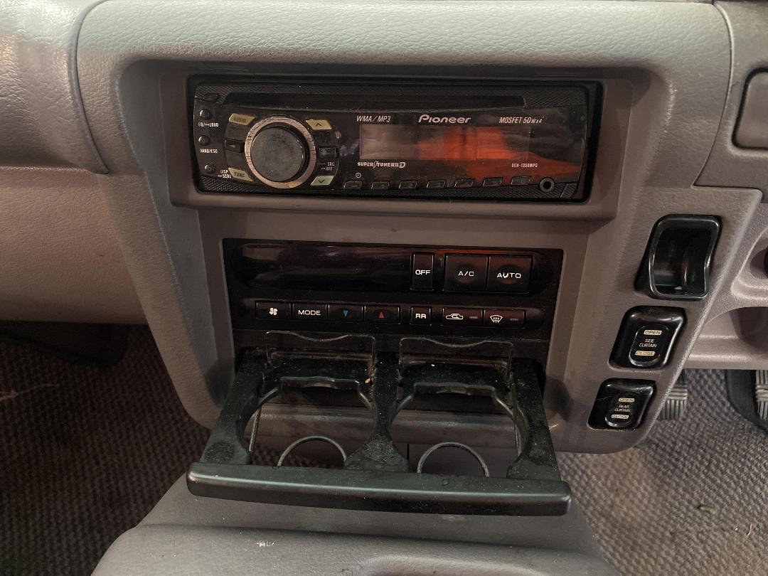 Photo '23' of Nissan Serena FX