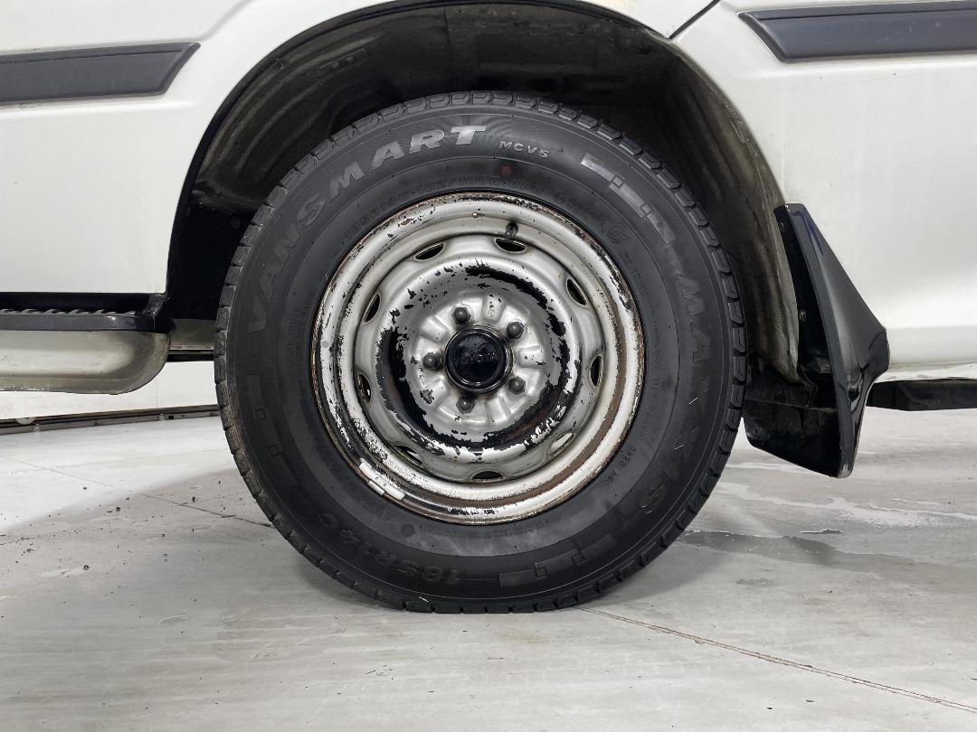 Photo '10' of Toyota Hiace 2.4 M/BUS