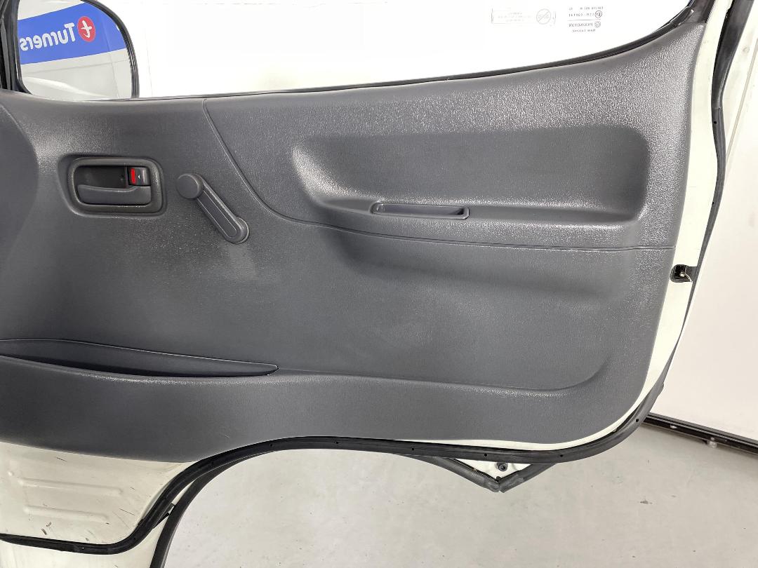 Photo '15' of Toyota Hiace 2.4 M/BUS