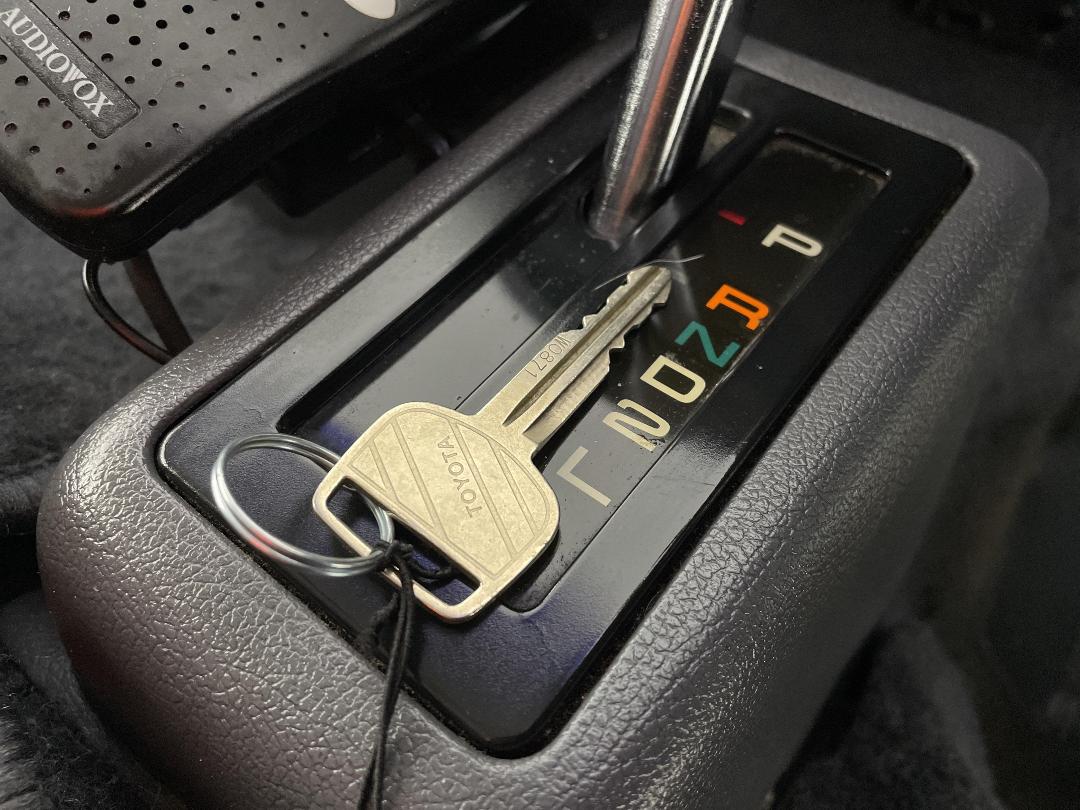 Photo '21' of Toyota Hiace 2.4 M/BUS