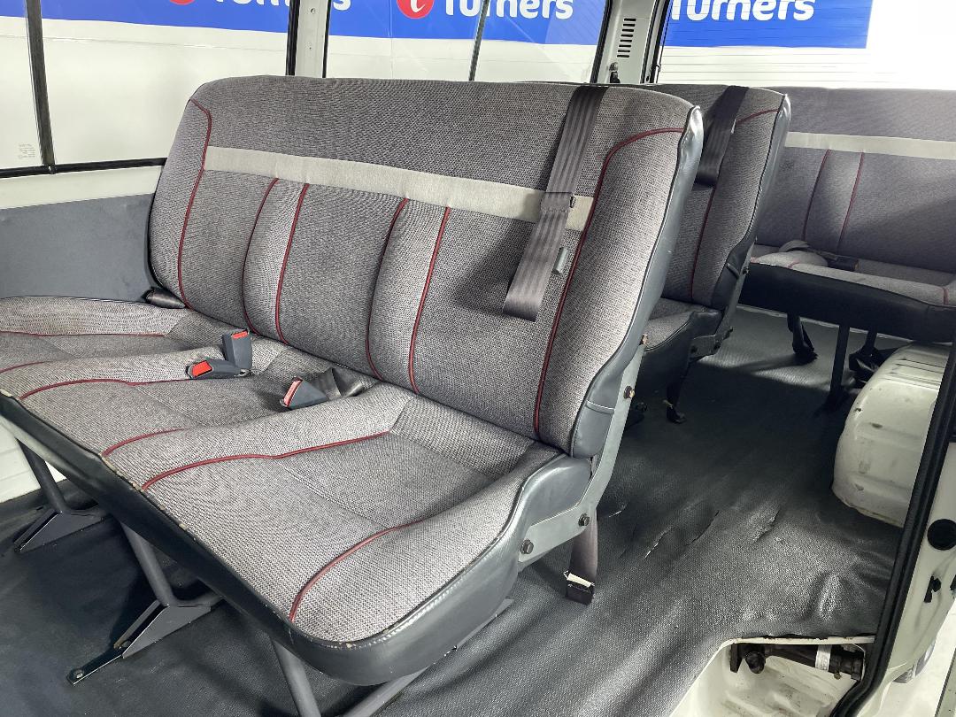 Photo '19' of Toyota Hiace 2.4 M/BUS