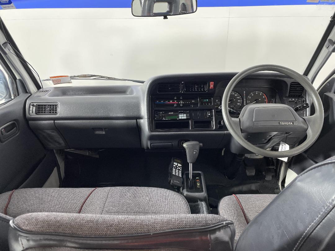 Photo '17' of Toyota Hiace 2.4 M/BUS