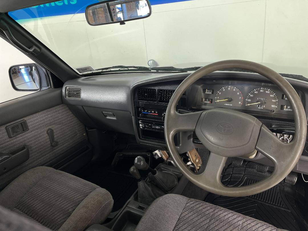 Photo '17' of Toyota Hilux