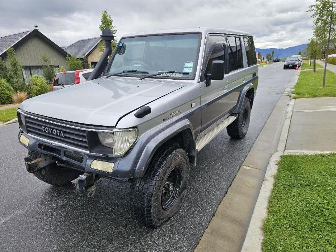 Photo '2' of Toyota Landcruiser Prado Photo '2' of Toyota Landcruiser Prado