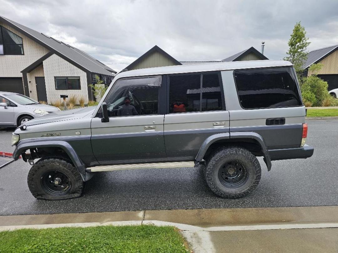 Photo '3' of Toyota Landcruiser Prado Photo '3' of Toyota Landcruiser Prado