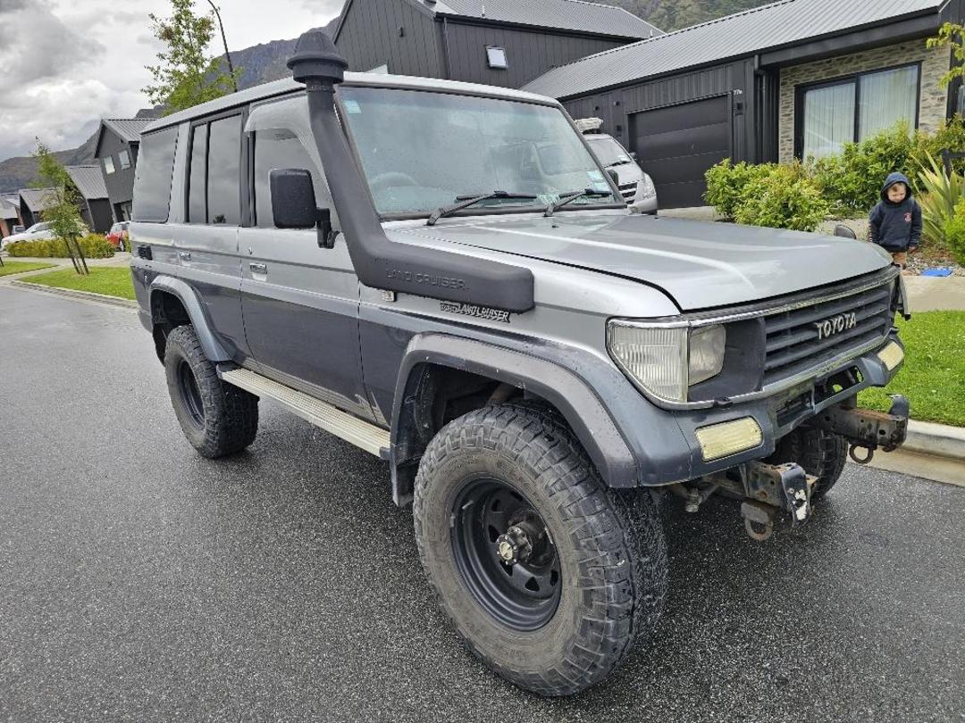 Photo '9' of Toyota Landcruiser Prado Photo '9' of Toyota Landcruiser Prado