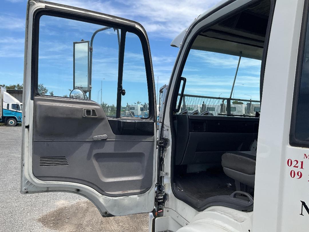 Photo '31' of Hino FE 3HPKA Curtain/Chiller