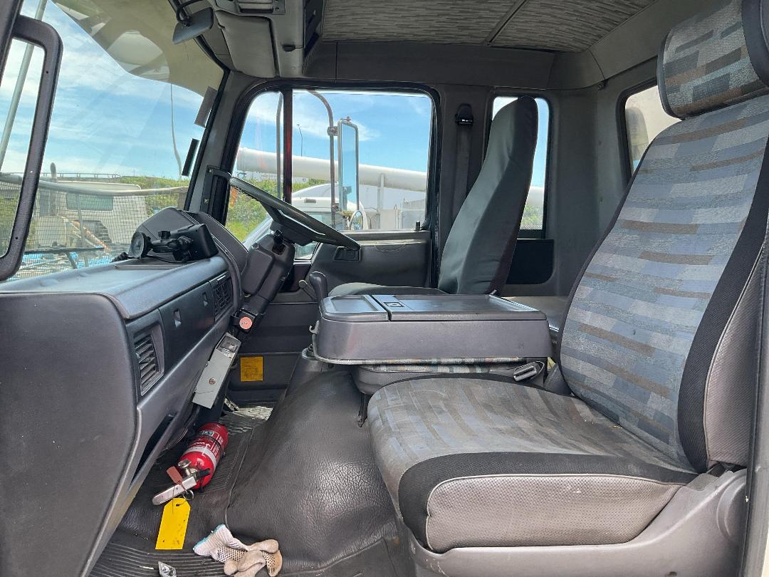 Photo '32' of Hino FE 3HPKA Curtain/Chiller