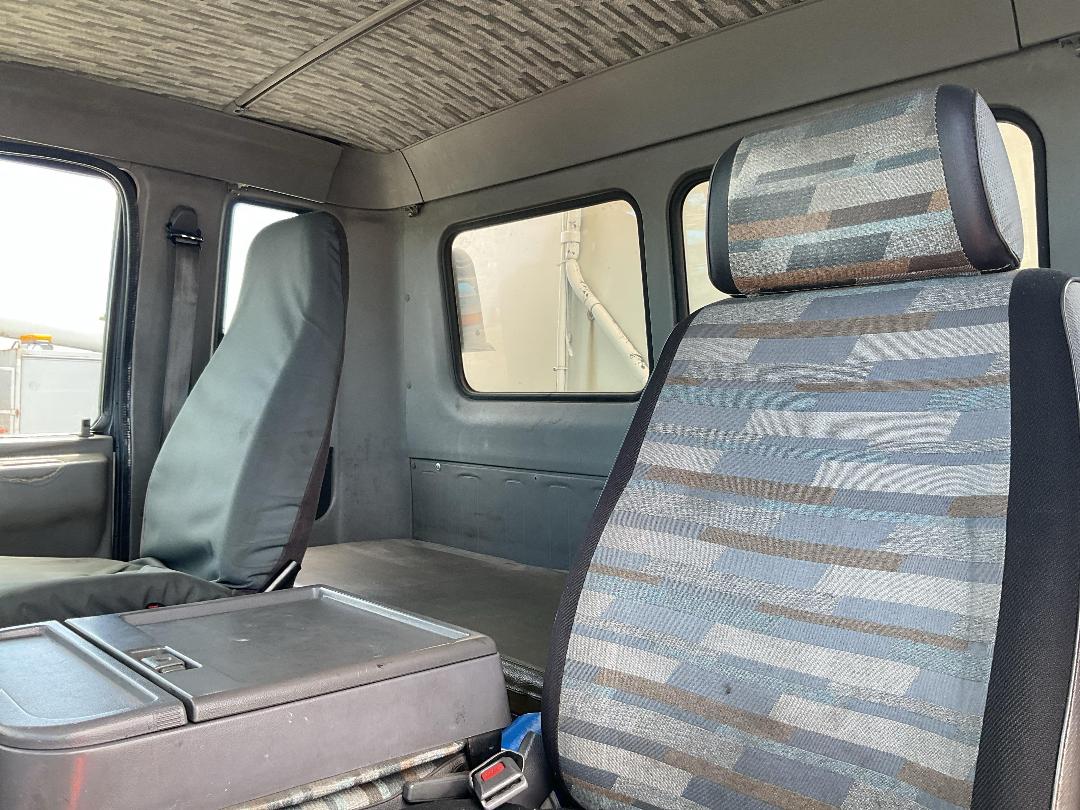 Photo '33' of Hino FE 3HPKA Curtain/Chiller