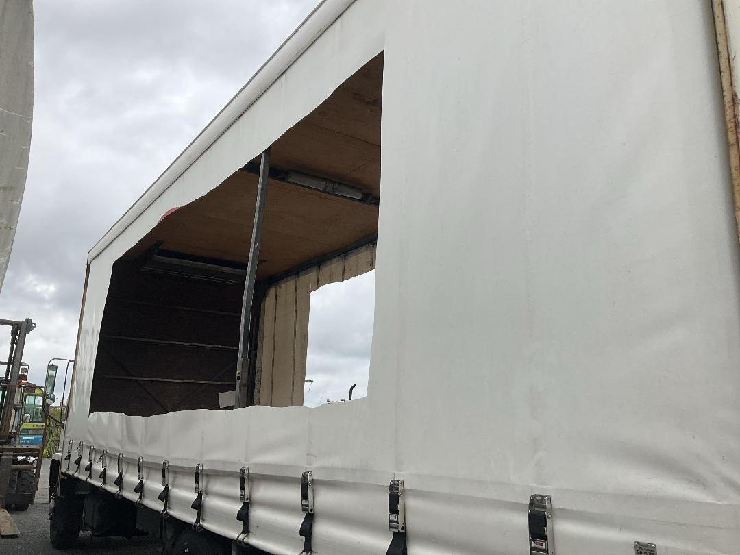 Photo '5' of Hino FE 3HPKA Curtain/Chiller