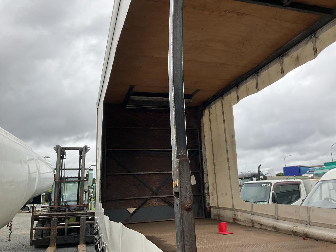 Photo '6' of Hino FE 3HPKA Curtain/Chiller