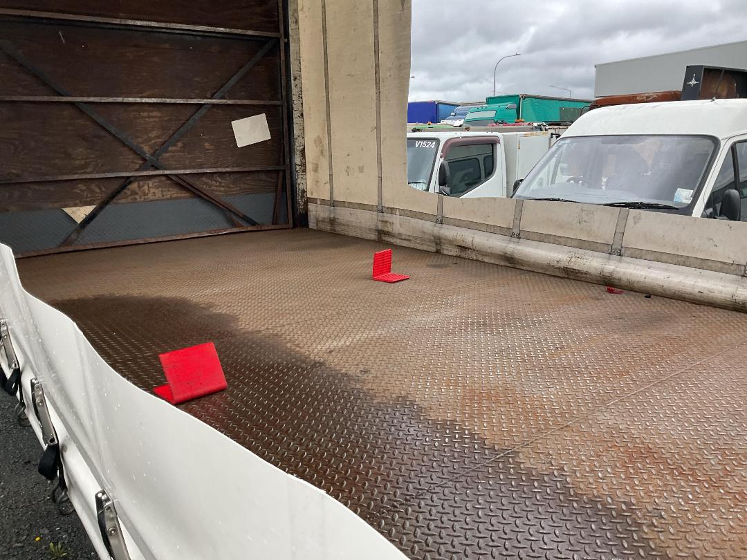 Photo '7' of Hino FE 3HPKA Curtain/Chiller