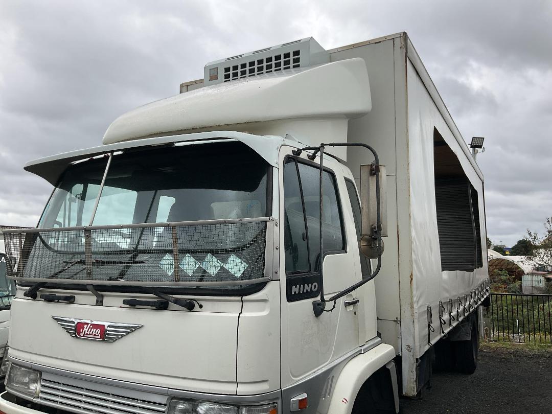 Photo '9' of Hino FE 3HPKA Curtain/Chiller