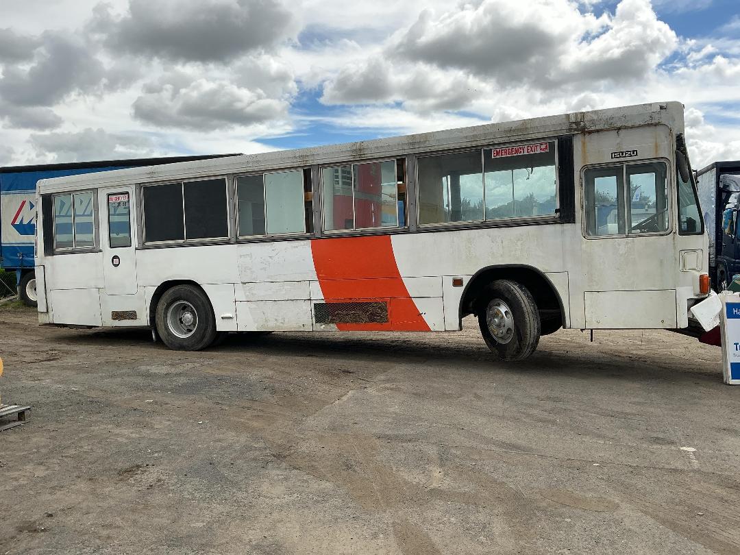 Photo '2' of Isuzu Journey Bus