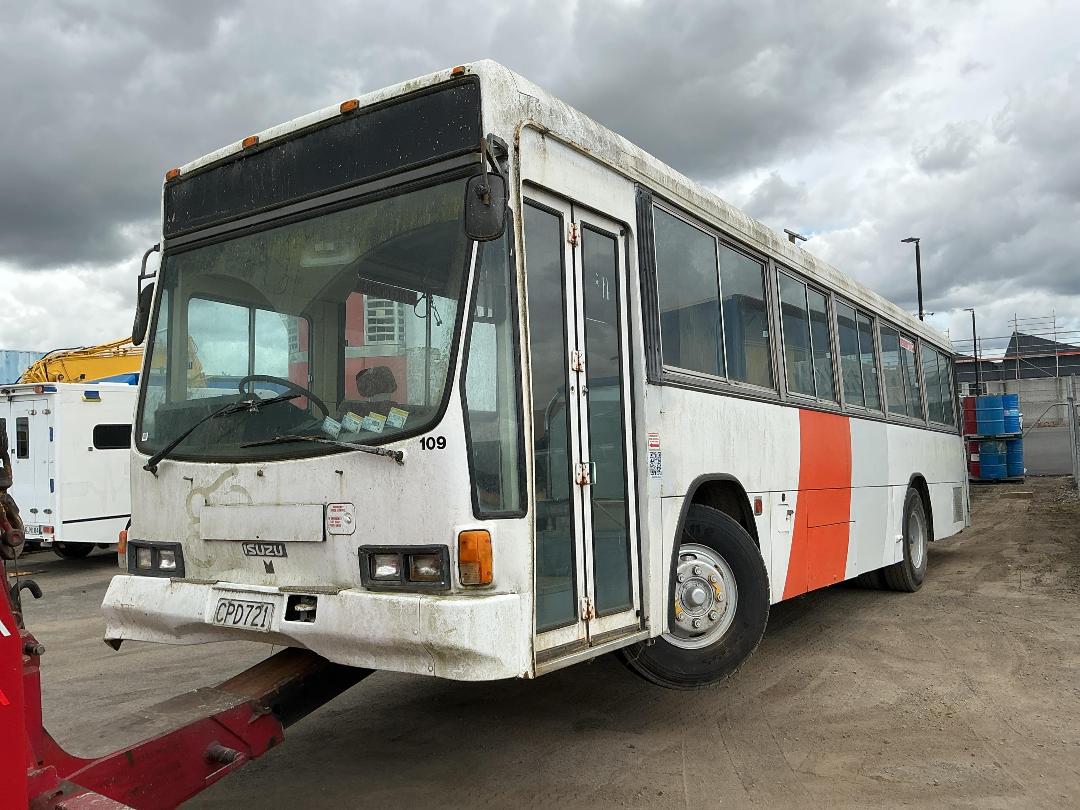 Photo '7' of Isuzu Journey Bus