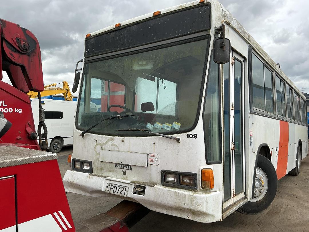 Photo '8' of Isuzu Journey Bus
