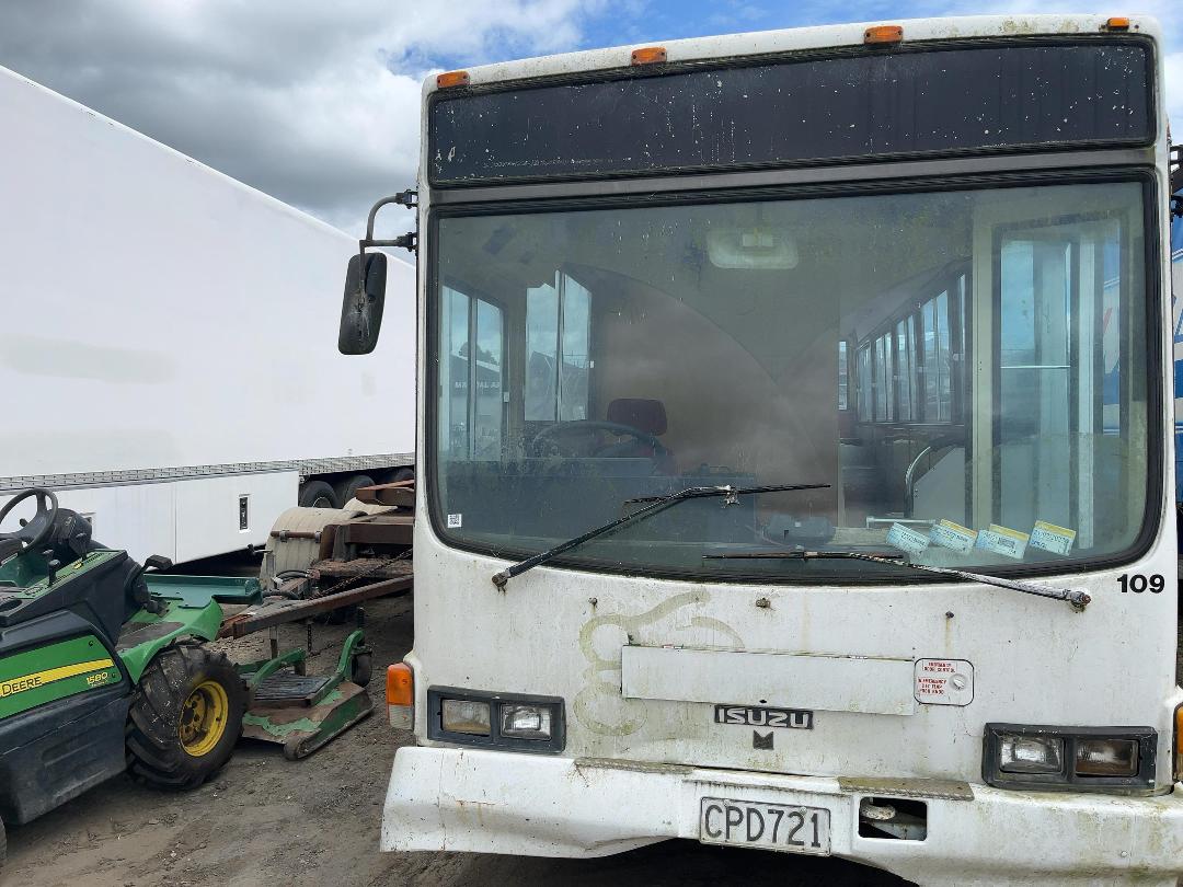 Photo '13' of Isuzu Journey Bus