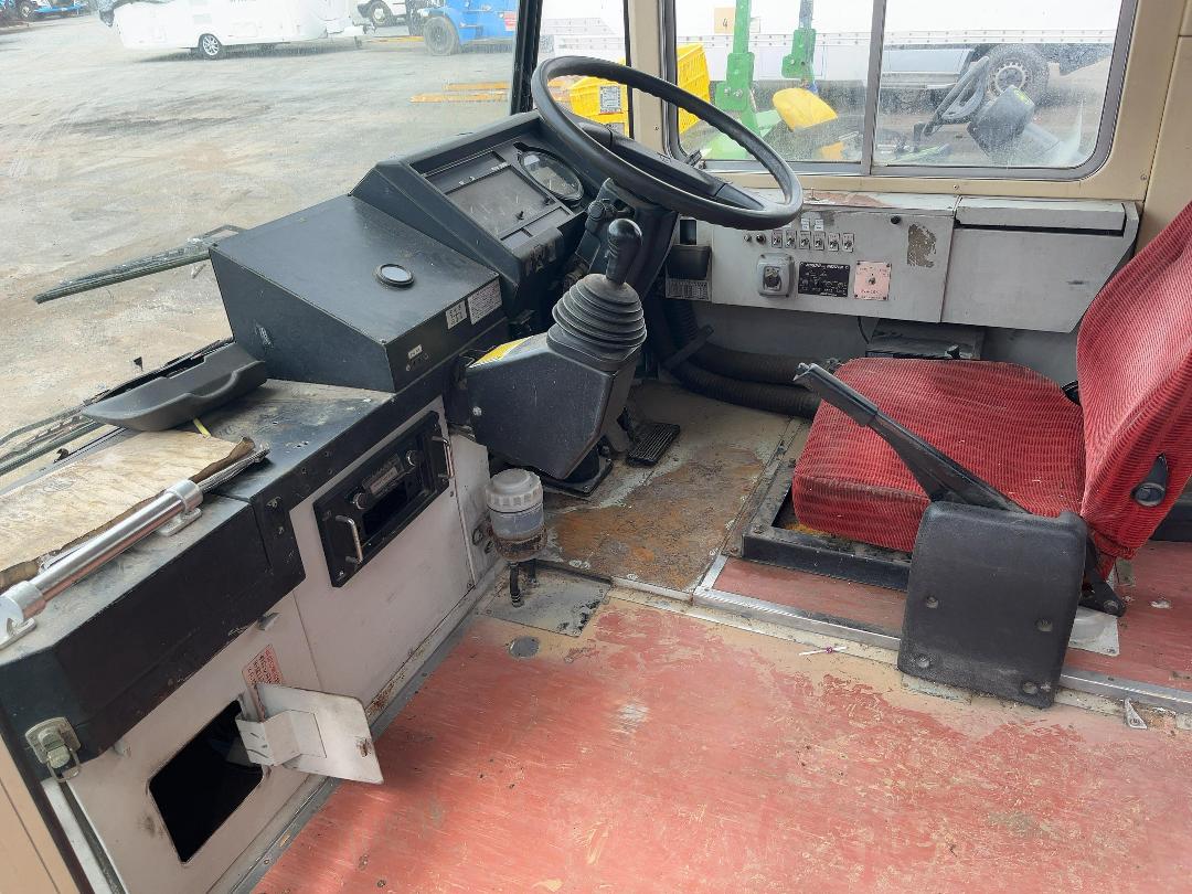 Photo '15' of Isuzu Journey Bus