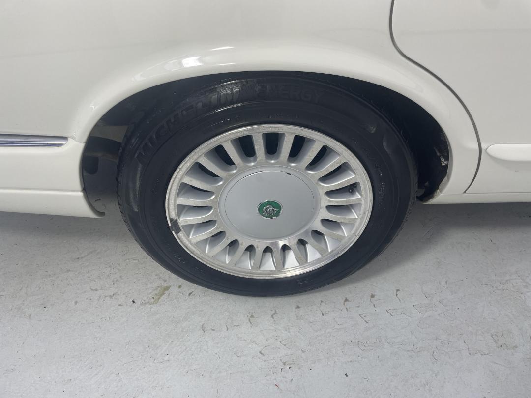 Photo '12' of Jaguar XJ12