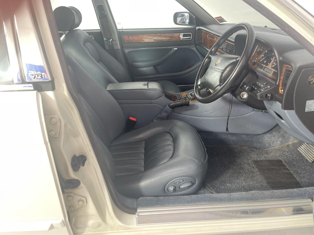 Photo '16' of Jaguar XJ12