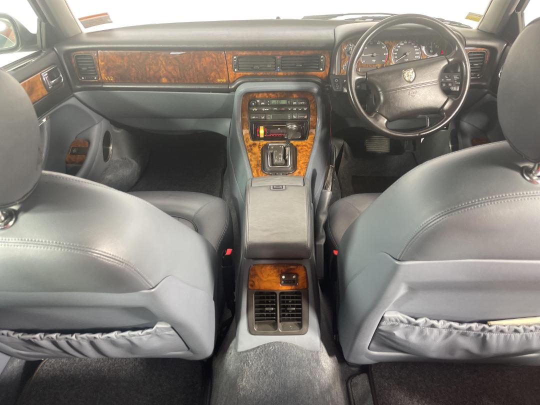 Photo '18' of Jaguar XJ12