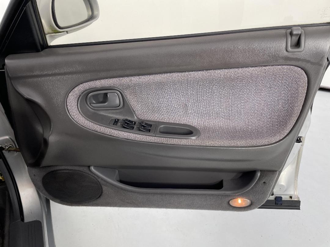 Photo '15' of Mazda Cronos Photo '15' of Mazda Cronos