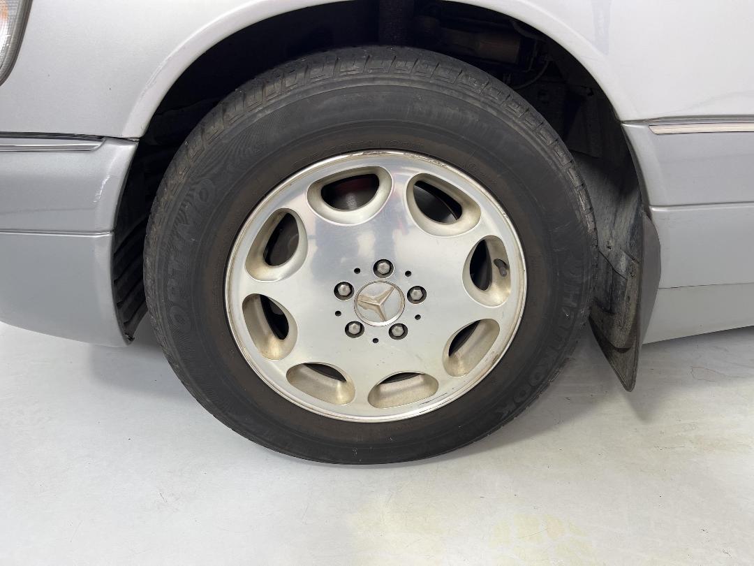 Photo '10' of Mercedes-Benz 320