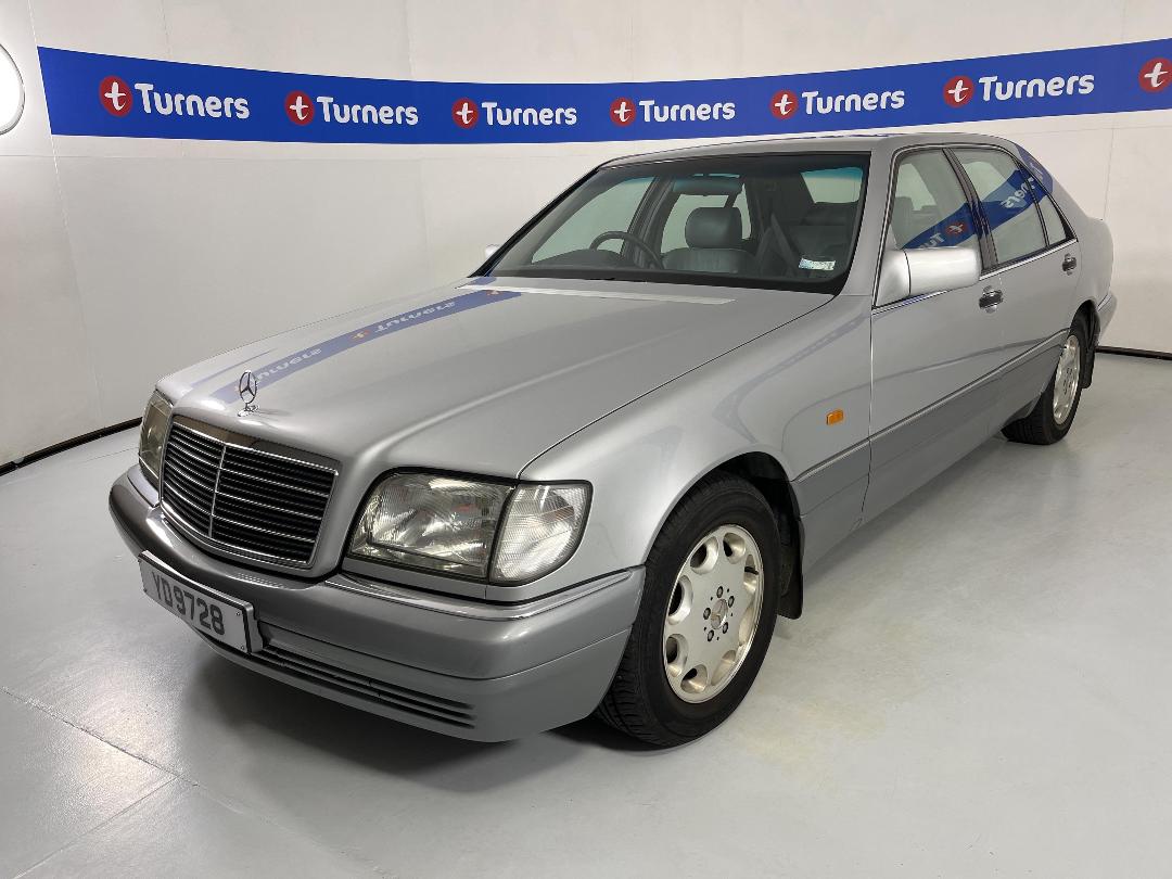 Photo '4' of Mercedes-Benz 320