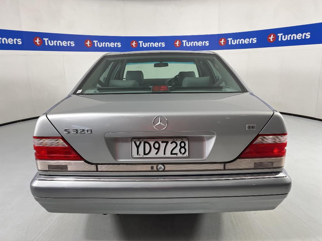 Photo '6' of Mercedes-Benz 320