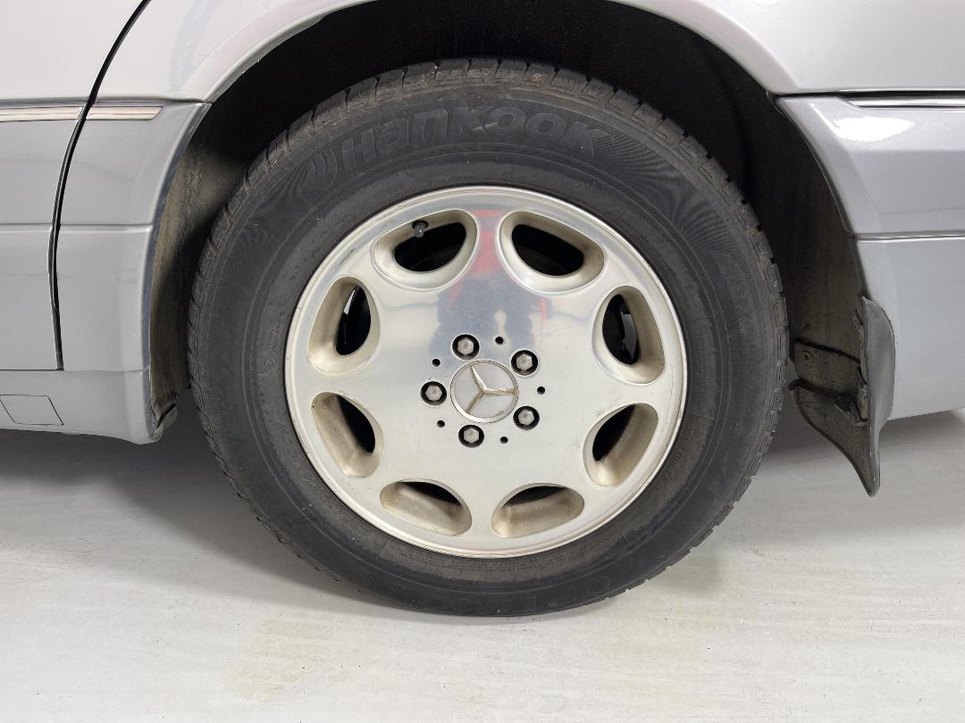 Photo '11' of Mercedes-Benz 320