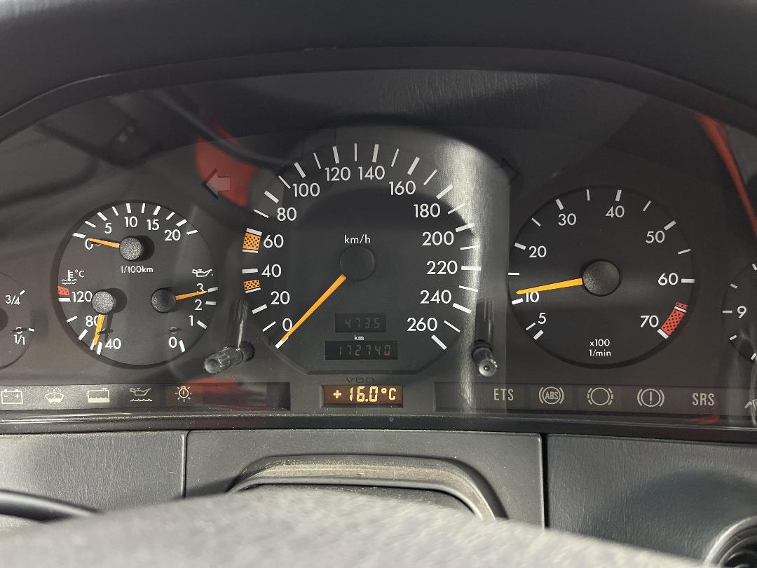 Photo '21' of Mercedes-Benz 320