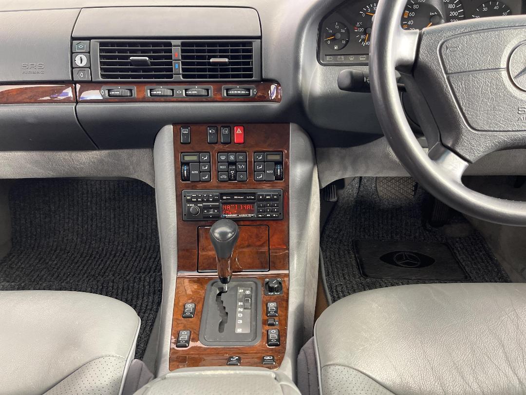 Photo '18' of Mercedes-Benz 320