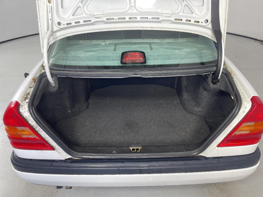 Photo '14' of Mercedes-Benz C220 Photo '14' of Mercedes-Benz C220