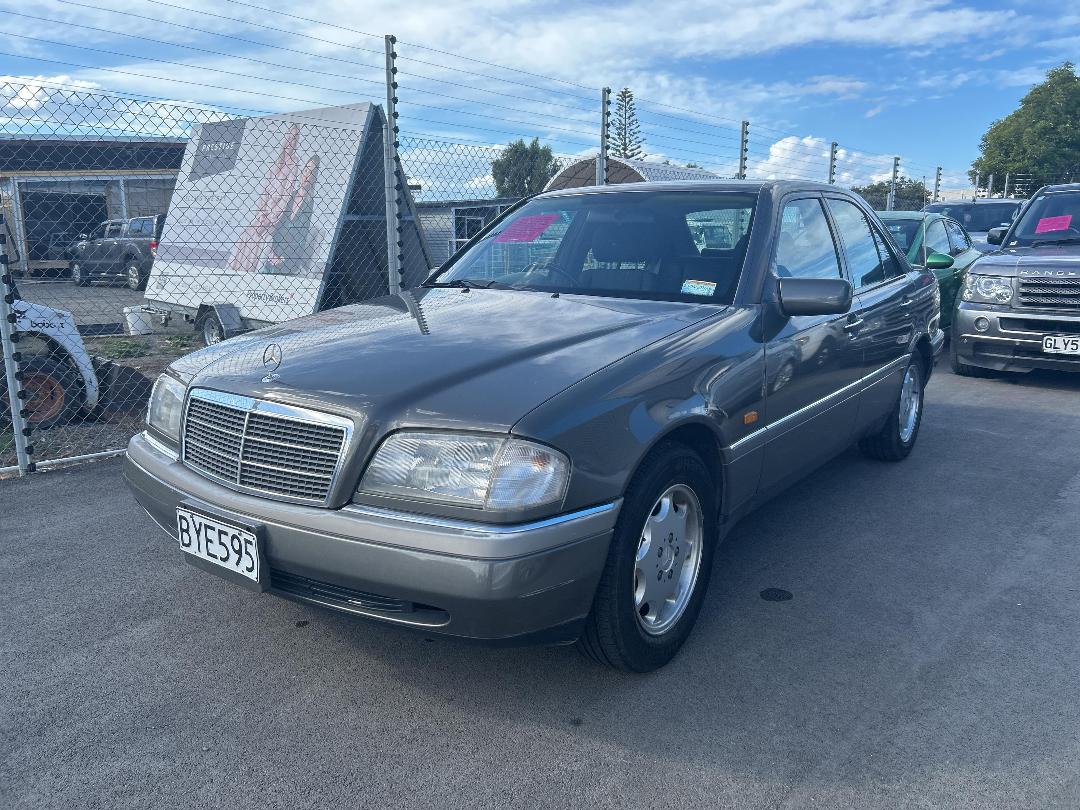 Photo '4' of Mercedes-Benz C280