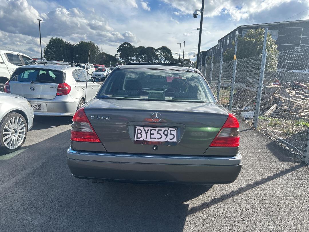 Photo '9' of Mercedes-Benz C280