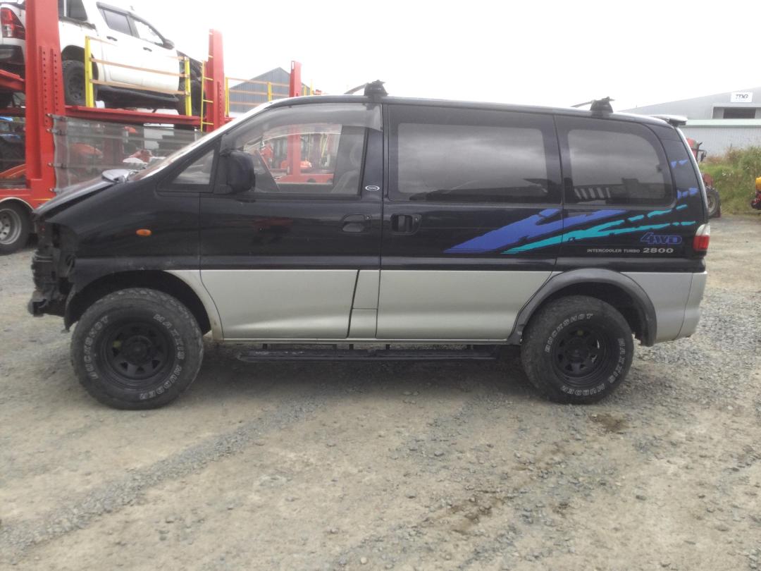 Photo '4' of Mitsubishi Delica Space Gear Photo '4' of Mitsubishi Delica Space Gear