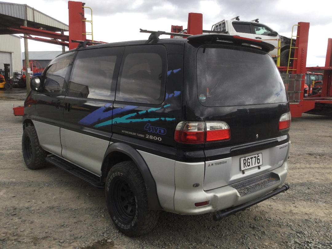 Photo '5' of Mitsubishi Delica Space Gear Photo '5' of Mitsubishi Delica Space Gear
