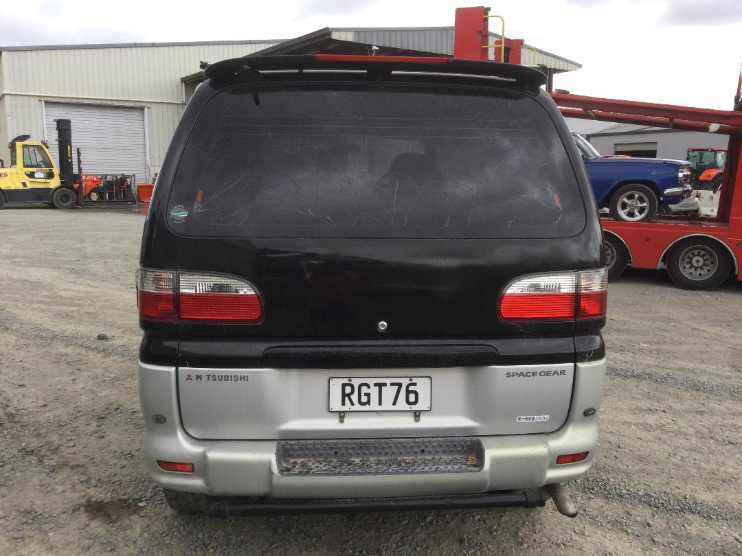 Photo '6' of Mitsubishi Delica Space Gear Photo '6' of Mitsubishi Delica Space Gear
