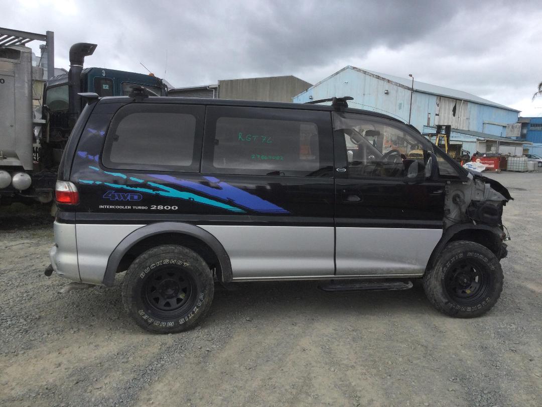 Photo '8' of Mitsubishi Delica Space Gear Photo '8' of Mitsubishi Delica Space Gear