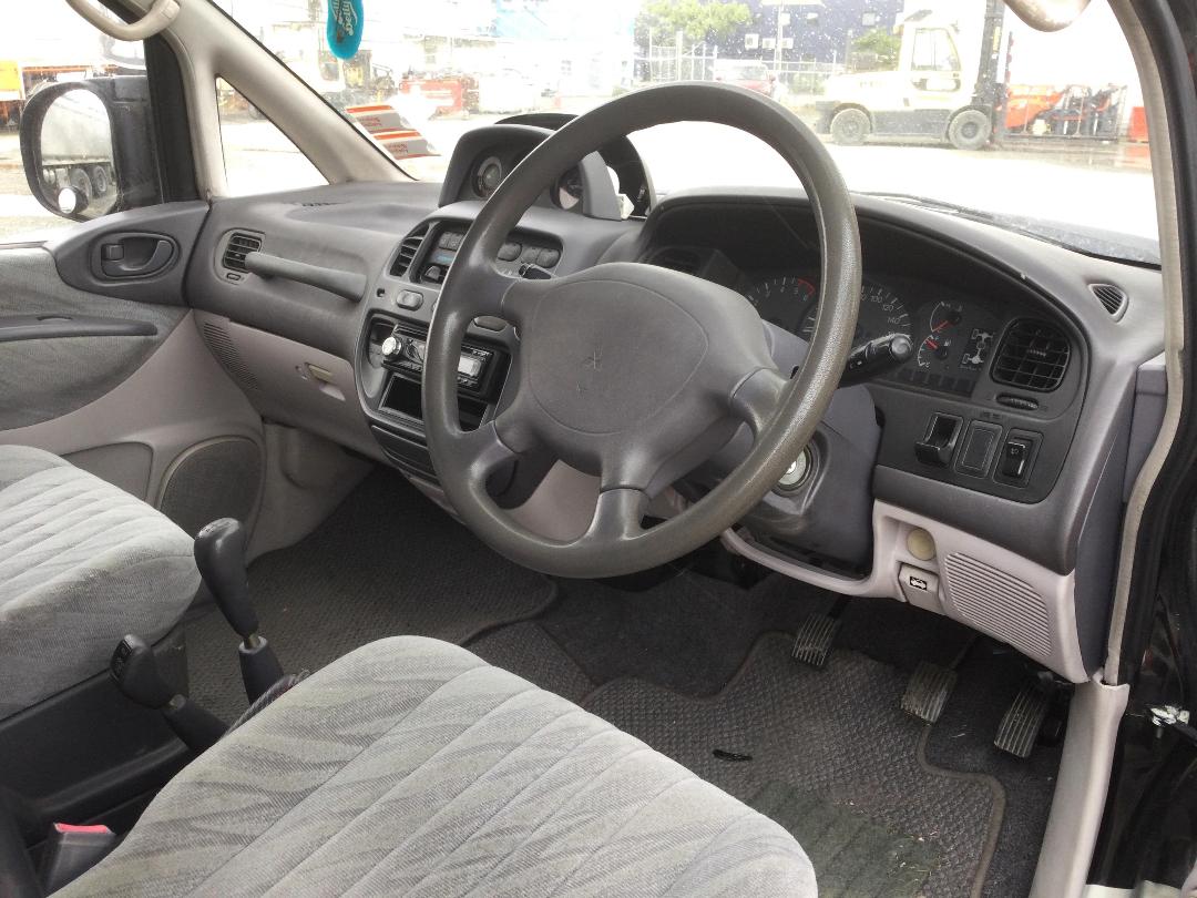 Photo '14' of Mitsubishi Delica Space Gear Photo '14' of Mitsubishi Delica Space Gear
