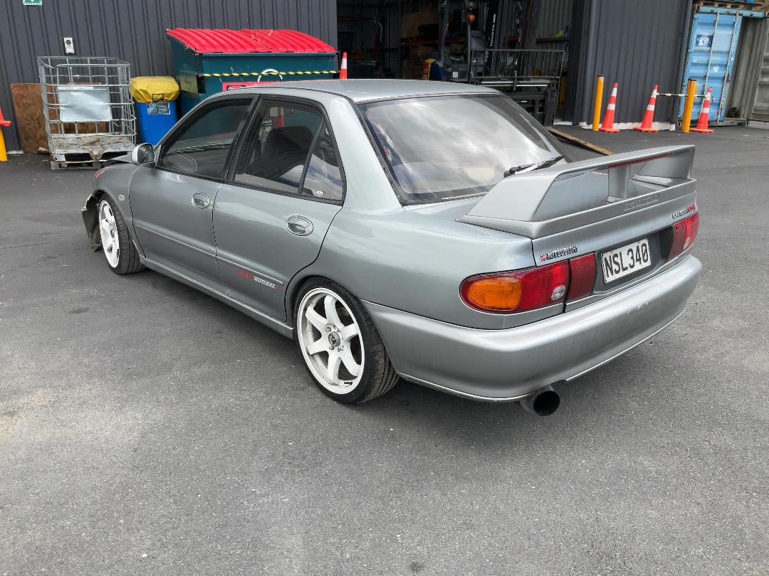 Photo '5' of Mitsubishi Lancer GSR Evolution 2