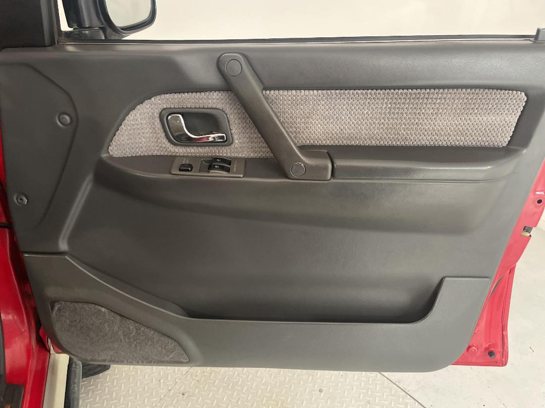 Photo '15' of Mitsubishi Pajero Photo '15' of Mitsubishi Pajero