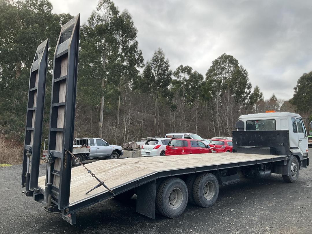 Photo '3' of Nissan CW 450 Transporter