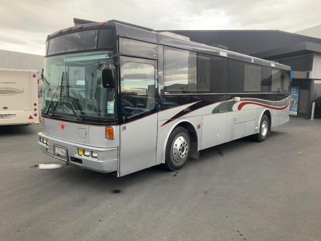 Photo '3' of Nissan Diesel Motorhome