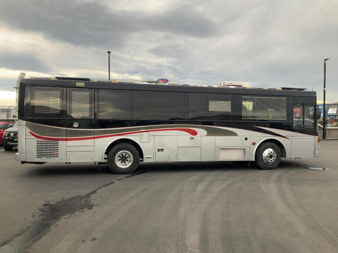 Photo '8' of Nissan Diesel Motorhome