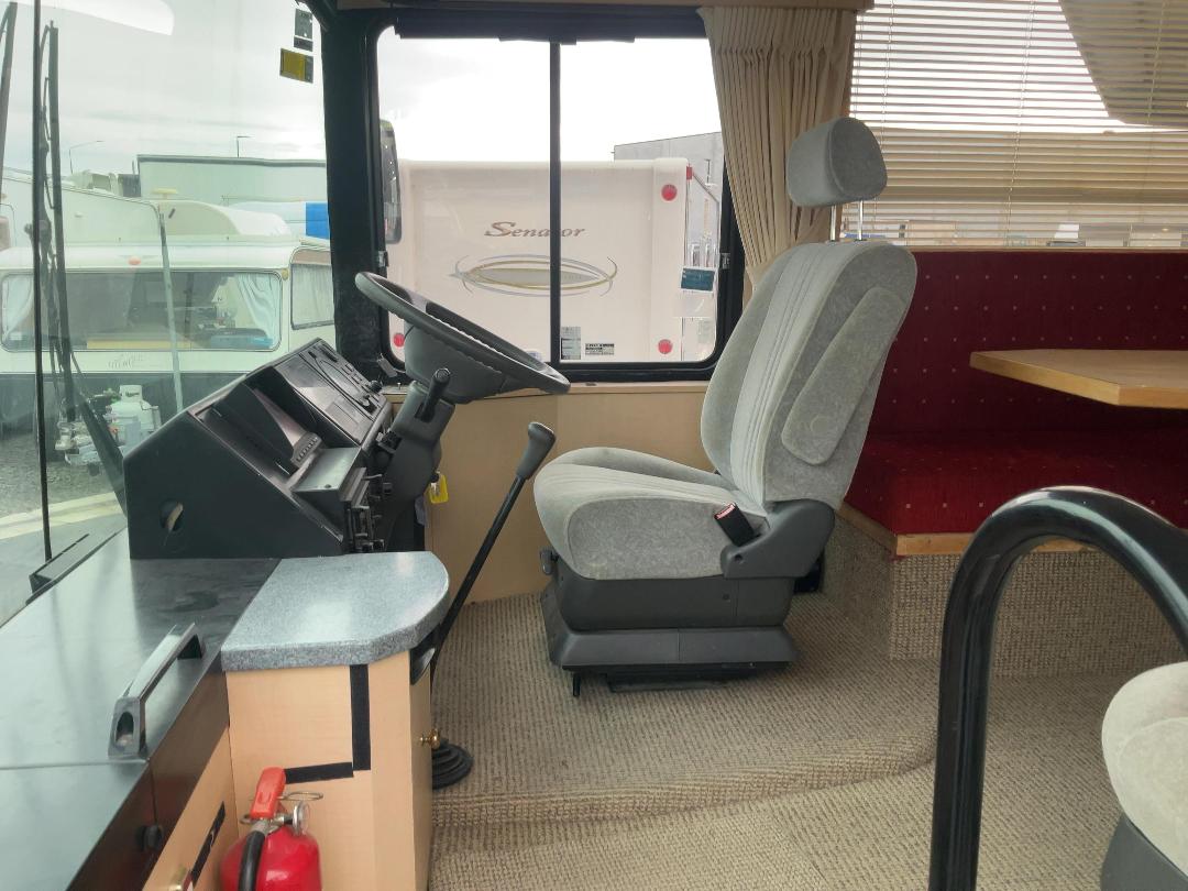 Photo '9' of Nissan Diesel Motorhome