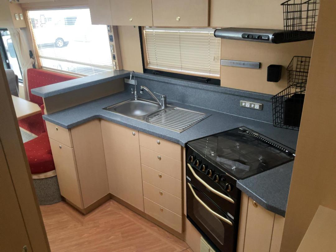 Photo '13' of Nissan Diesel Motorhome