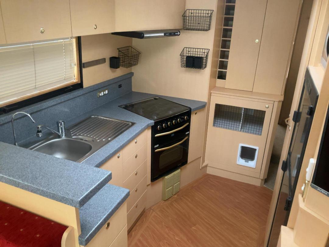 Photo '31' of Nissan Diesel Motorhome